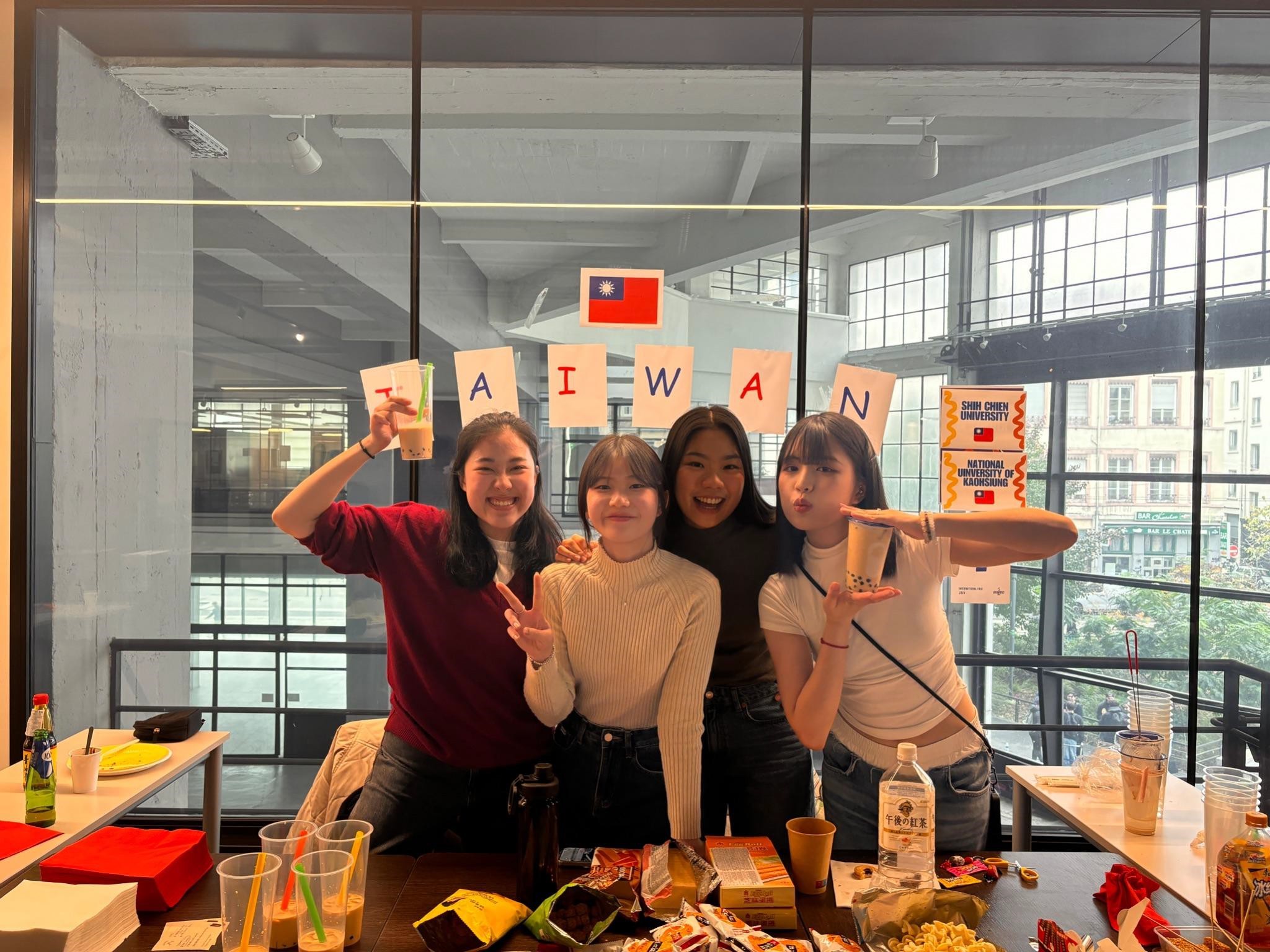 Featured image for “國際時尚 林詩諭 赴法國歐洲高等商業研究學院交換計畫”